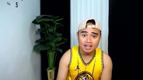 Snapshot of darkash10 chatting on December 13, 2:32 am darkash10 online show from December 13, 2:32 am