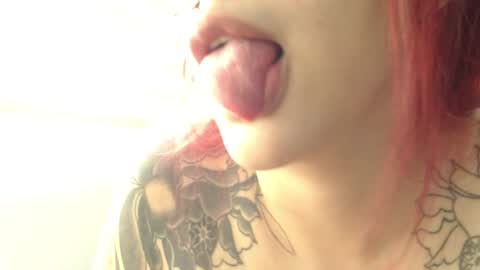 Snapshot of darkcouple_666 chatting on December 6, 5:44 pm online show from December 6, 5:44 pm