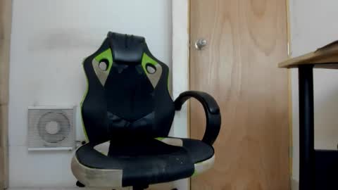 darkknightx01 online show from February 6, 9:23 am