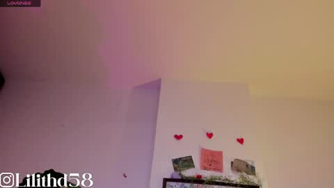 Snapshot of darknes_lilith18 chatting on April 17, 2:47 am darknes_lilith18 online show from April 17, 2:47 am