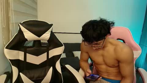 Snapshot of darkpleasuress chatting on November 14, 6:12 am darkpleasuress online show from November 14, 6:12 am