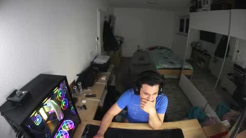 Snapshot of darkschneider_ chatting on January 6, 1:31 am darkschneider_ online show from January 6, 1:31 am