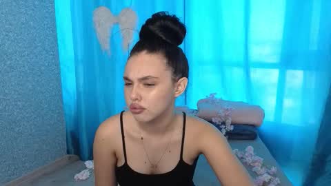 Snapshot of darksirenn chatting on September 22, 10:17 am Layla online show from September 22, 10:17 am