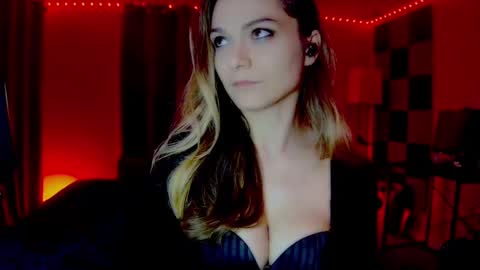 Snapshot of darkskullmistress chatting on September 14, 3:05 am roseredgoddess online show from September 14, 3:05 am
