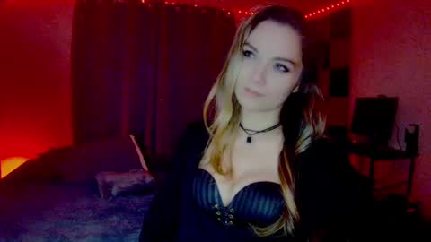 Snapshot of darkskullmistress chatting on September 17, 1:51 am roseredgoddess online show from September 17, 1:51 am