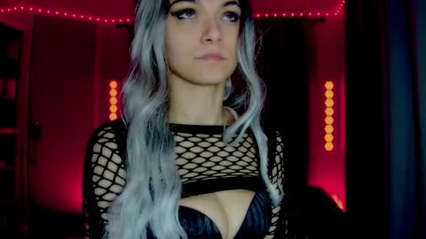 roseredgoddess online show from May 16, 5:04 am