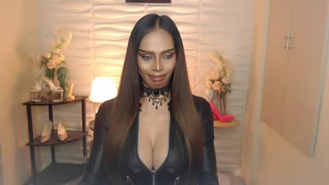 Snapshot of darksoul_mistress chatting on December 3, 7:33 pm HAPPY BIRTHDAY MISTRESS MADRIANA online show from December 3, 7:33 pm