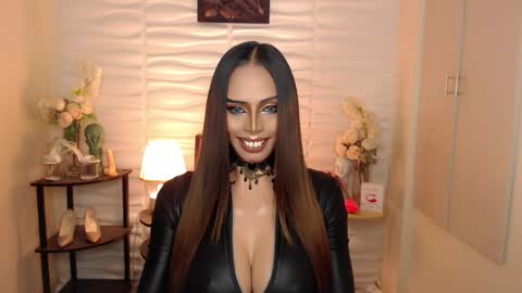 Snapshot of darksoul_mistress chatting on December 18, 10:08 am HAPPY BIRTHDAY MISTRESS MADRIANA online show from December 18, 10:08 am