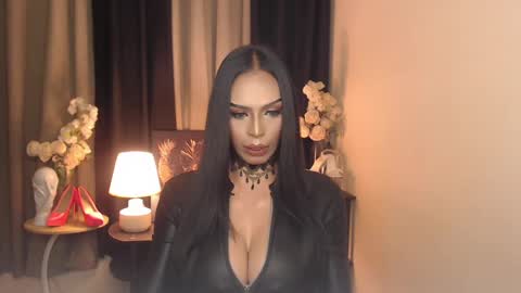 Snapshot of darksoul_mistress chatting on December 30, 10:53 am HAPPY BIRTHDAY MISTRESS MADRIANA online show from December 30, 10:53 am