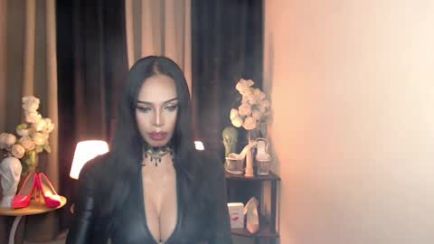 Snapshot of darksoul_mistress chatting on January 4, 11:22 am HAPPY BIRTHDAY MISTRESS MADRIANA online show from January 4, 11:22 am