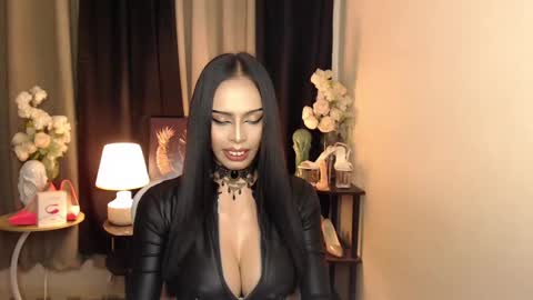Snapshot of darksoul_mistress chatting on January 17, 5:42 am HAPPY BIRTHDAY MISTRESS MADRIANA online show from January 17, 5:42 am
