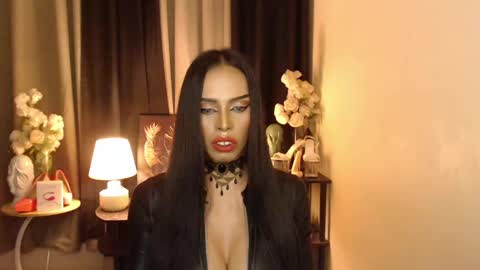 Snapshot of darksoul_mistress chatting on January 25, 1:19 pm HAPPY BIRTHDAY MISTRESS MADRIANA online show from January 25, 1:19 pm