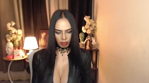 Snapshot of darksoul_mistress chatting on January 26, 12:01 pm HAPPY BIRTHDAY MISTRESS MADRIANA online show from January 26, 12:01 pm