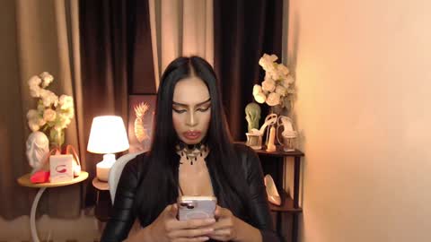 Snapshot of darksoul_mistress chatting on January 30, 3:40 pm HAPPY BIRTHDAY MISTRESS MADRIANA online show from January 30, 3:40 pm