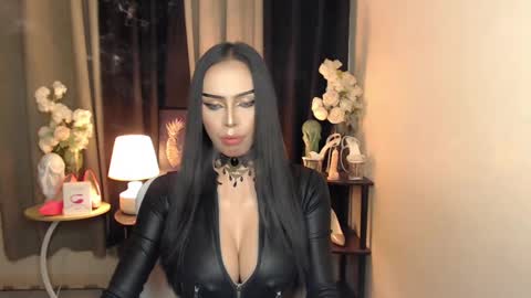 Snapshot of darksoul_mistress chatting on February 1, 10:05 am HAPPY BIRTHDAY MISTRESS MADRIANA online show from February 1, 10:05 am
