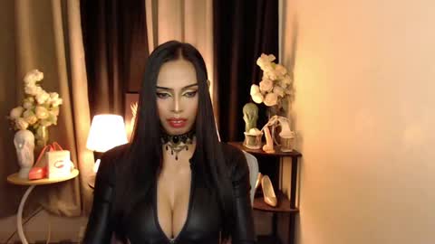 Snapshot of darksoul_mistress chatting on February 17, 1:42 pm HAPPY BIRTHDAY MISTRESS MADRIANA online show from February 17, 1:42 pm