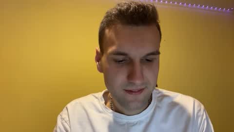 Snapshot of darktempt_ chatting on November 20, 8:19 pm Nick online show from November 20, 8:19 pm