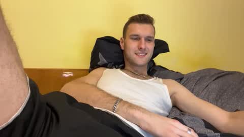 Snapshot of darktempt_ chatting on November 25, 8:31 pm Nick online show from November 25, 8:31 pm