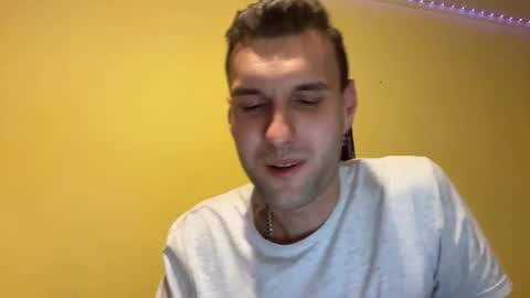 Snapshot of darktempt_ chatting on November 27, 8:33 pm Nick online show from November 27, 8:33 pm