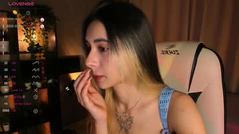 Snapshot of darlabelle chatting on November 5, 3:39 am Belle online show from November 5, 3:39 am