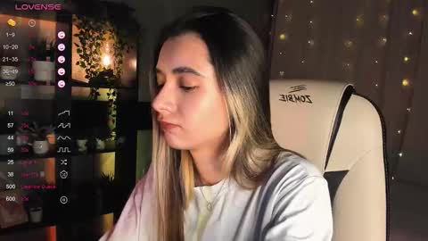 Snapshot of darlabelle chatting on November 15, 3:48 am Belle online show from November 15, 3:48 am