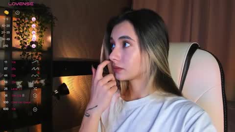 Snapshot of darlabelle chatting on November 23, 3:39 am Belle online show from November 23, 3:39 am