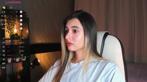 Snapshot of darlabelle chatting on December 3, 3:36 am Belle online show from December 3, 3:36 am