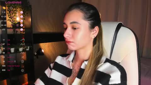 Snapshot of darlabelle chatting on December 4, 3:38 am Belle online show from December 4, 3:38 am