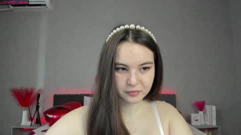 darlenedolce online show from February 20, 9:33 am