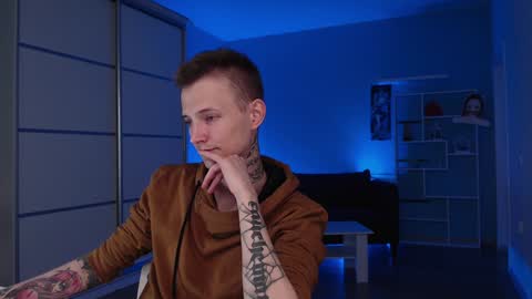 Snapshot of darling__oliver chatting on December 2, 6:54 pm your lovely Oli online show from December 2, 6:54 pm
