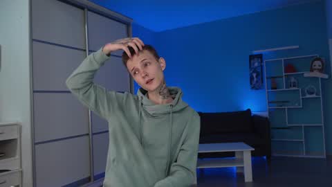 Snapshot of darling__oliver chatting on December 12, 2:11 pm your lovely Oli online show from December 12, 2:11 pm