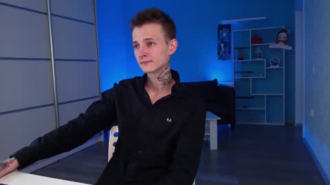 Snapshot of darling__oliver chatting on December 19, 2:57 pm your lovely Oli online show from December 19, 2:57 pm