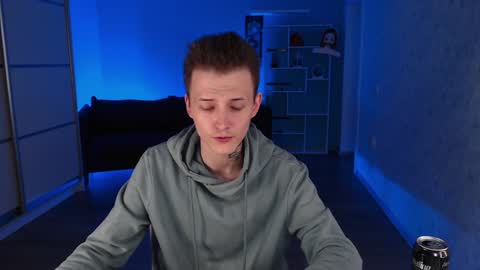Snapshot of darling__oliver chatting on December 27, 2:58 am your lovely Oli online show from December 27, 2:58 am