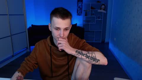 Snapshot of darling__oliver chatting on January 11, 5:07 pm your lovely Oli online show from January 11, 5:07 pm