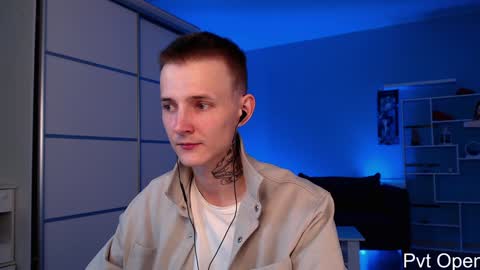 Snapshot of darling__oliver chatting on January 12, 9:29 pm your lovely Oli online show from January 12, 9:29 pm