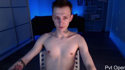 Snapshot of darling__oliver chatting on January 29, 6:54 am your lovely Oli online show from January 29, 6:54 am