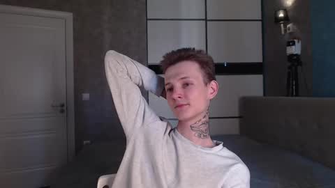 Snapshot of darling__oliver chatting on March 1, 10:34 am your lovely Oli online show from March 1, 10:34 am