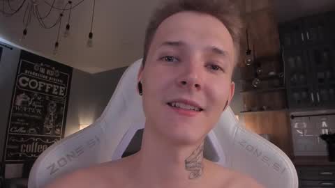 Snapshot of darling__oliver chatting on October 2, 4:19 am your lovely Oli online show from October 2, 4:19 am