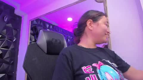 Snapshot of darlingbdsm_ chatting on April 6, 1:23 pm Darling online show from April 6, 1:23 pm