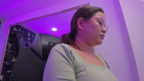 Snapshot of darlingbdsm_ chatting on April 14, 1:39 pm Darling online show from April 14, 1:39 pm