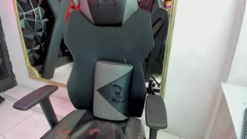 Snapshot of darlingbdsm_ chatting on May 11, 12:44 pm Darling online show from May 11, 12:44 pm
