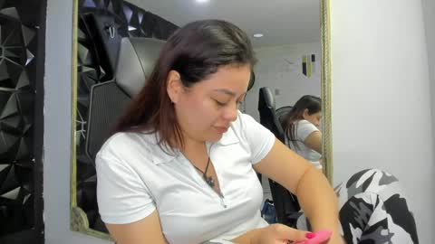 Snapshot of darlingbdsm_ chatting on May 21, 1:29 pm Darling online show from May 21, 1:29 pm