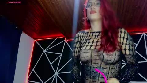 Snapshot of darlyhooper1_ chatting on September 23, 11:30 pm Darlyhooper online show from September 23, 11:30 pm