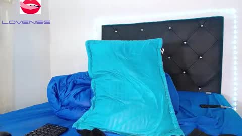 Snapshot of darlyng_cazanova chatting on January 5, 1:35 am louis davila online show from January 5, 1:35 am