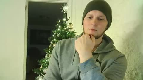 Snapshot of dartanjanas chatting on December 7, 11:45 pm Dario online show from December 7, 11:45 pm