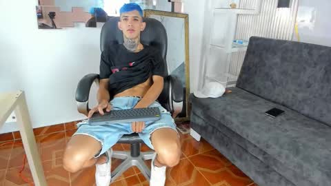 Snapshot of darwin_ggh chatting on November 15, 7:27 am darwin_ggh online show from November 15, 7:27 am