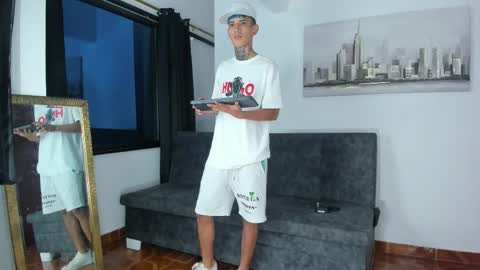 Snapshot of darwin_ggh chatting on November 18, 7:02 am darwin_ggh online show from November 18, 7:02 am