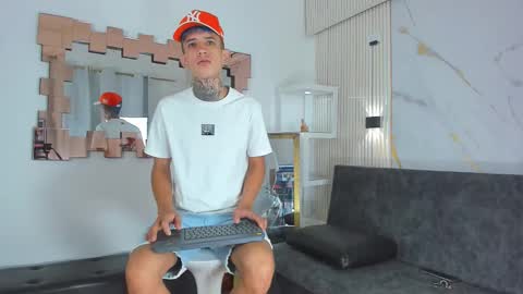 Snapshot of darwin_ggh chatting on November 19, 7:08 am darwin_ggh online show from November 19, 7:08 am