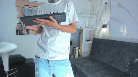 Snapshot of darwin_ggh chatting on November 23, 7:52 am darwin_ggh online show from November 23, 7:52 am