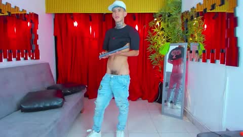 Snapshot of darwin_ggh chatting on December 22, 8:00 am darwin_ggh online show from December 22, 8:00 am